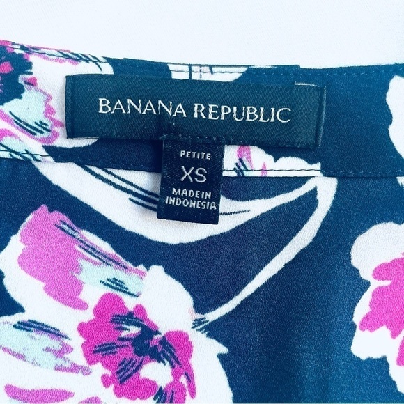 Banana Republic - Petite Long Sleeve Blouse – Navy & Pink Floral - Size XS - Picture 8 of 8